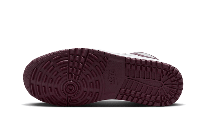 Nike Air Jordan 1 Retro High OG Bordeaux-sneakers-Air Jordan-pikastore.cz