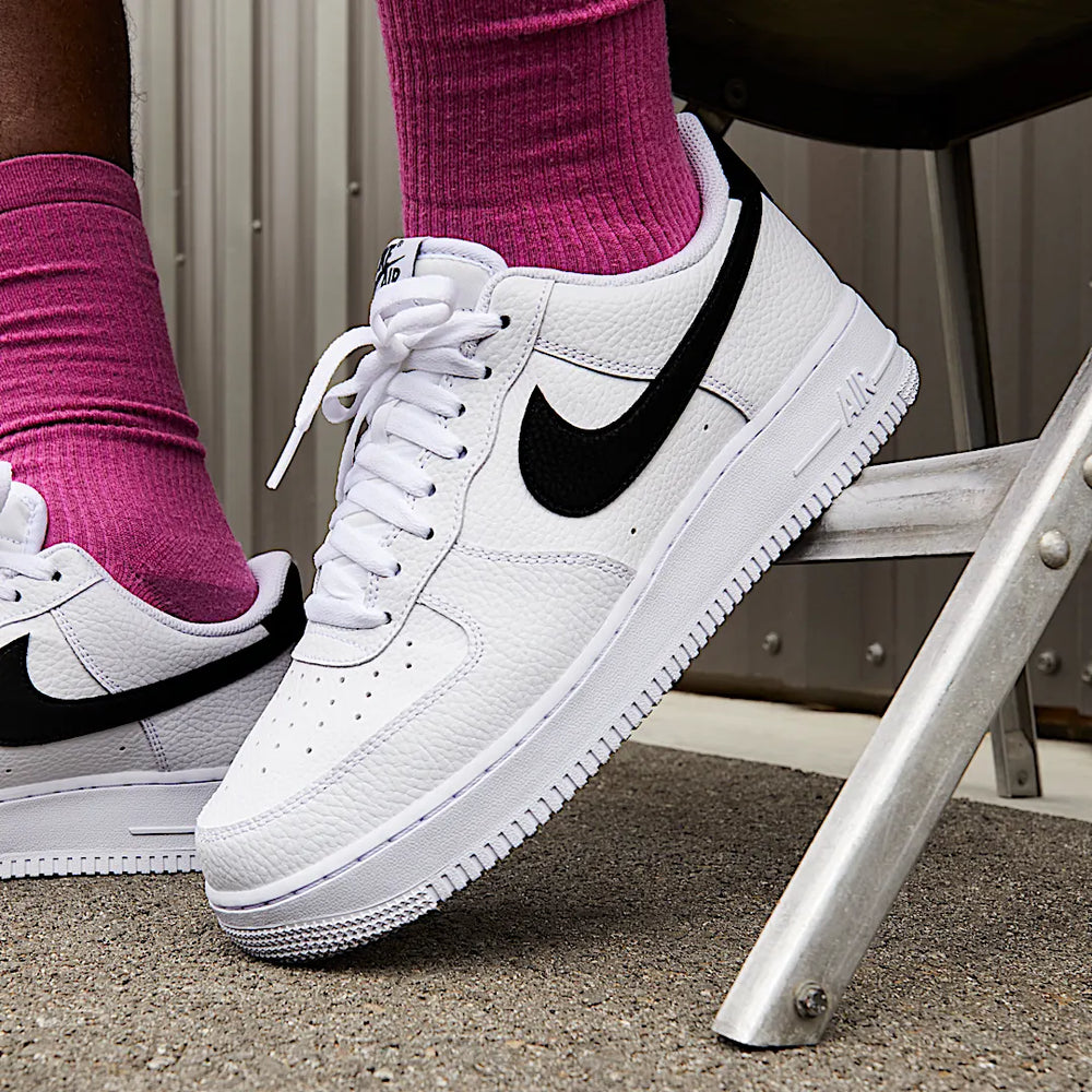 Nike Air Force 1 Low '07 White Black Pebbled Leather-sneakers-Nike-pikastore.cz