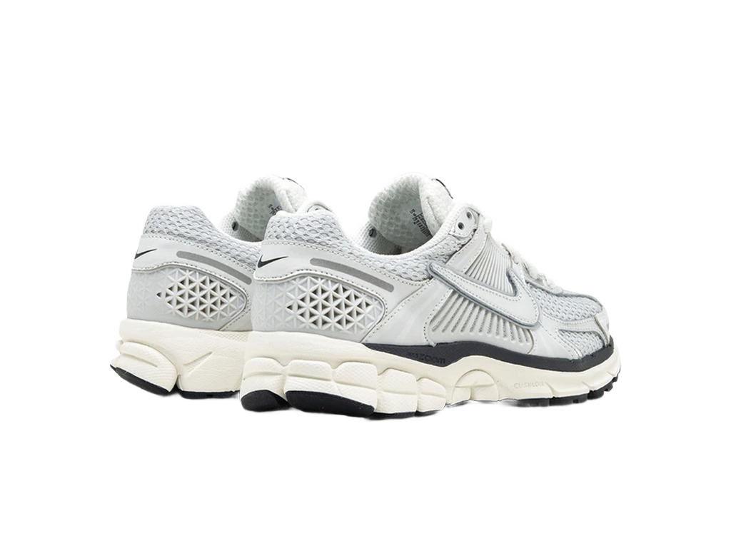 Nike Zoom Vomero 5 Photon Dust Metallic Silver (Women's)-sneakers-Nike-pikastore.cz