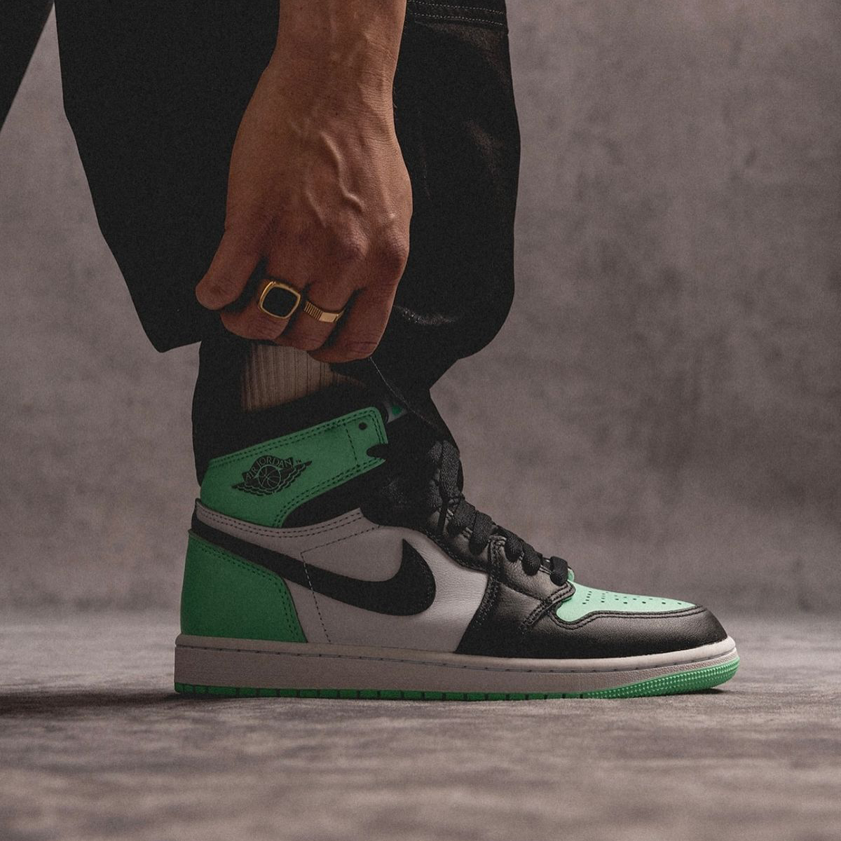 Nike Air Jordan 1 Retro High OG Green Glow-sneakers-Air Jordan-pikastore.cz