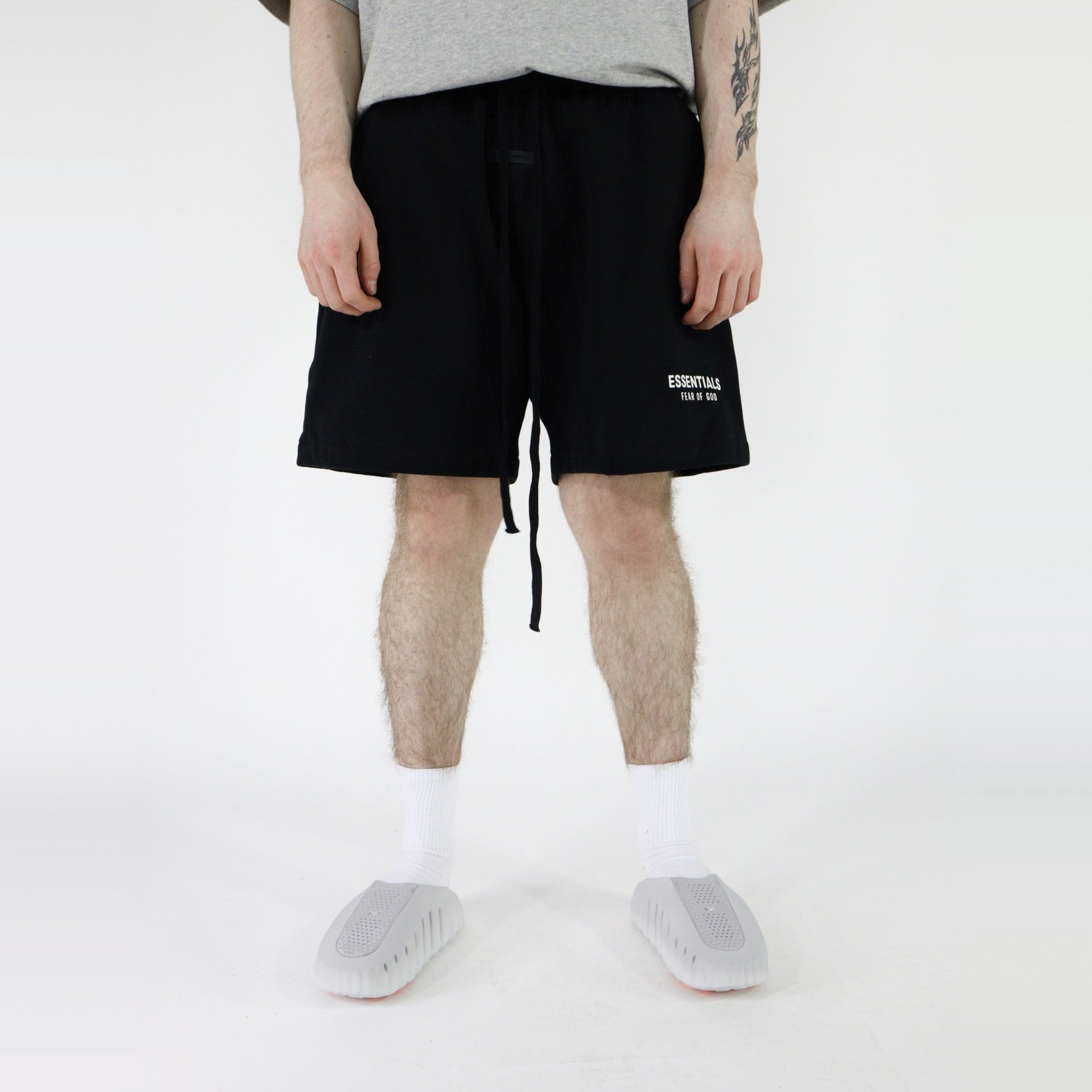 Fear of God Essentials S25 Shorts Jet Black - PIKASTORE-Clothing-Fear of God-pikastore.cz