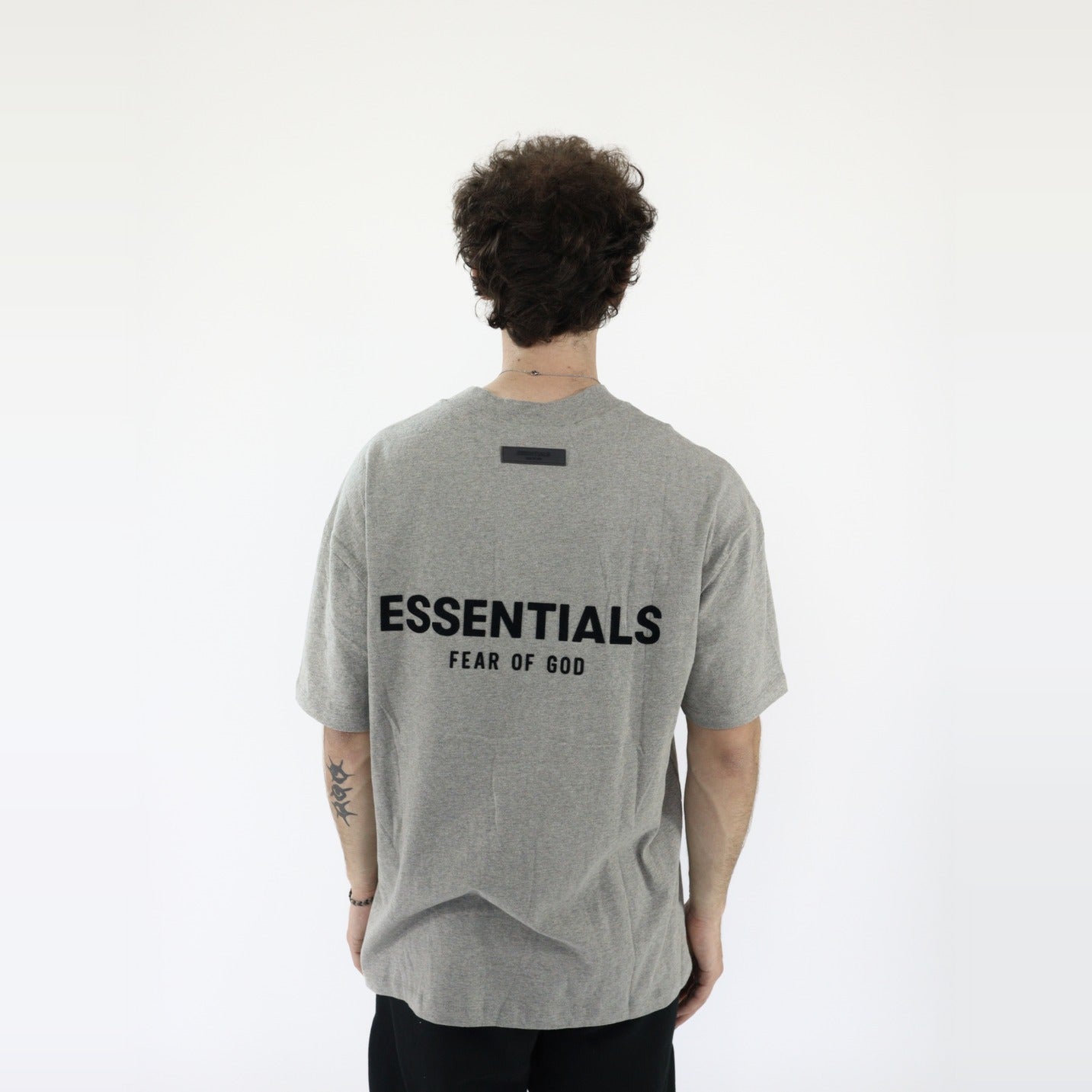 Fear of God Essentials S22 T-shirt Dark Oatmeal - PIKASTORE-Clothing-Fear of God-pikastore.cz