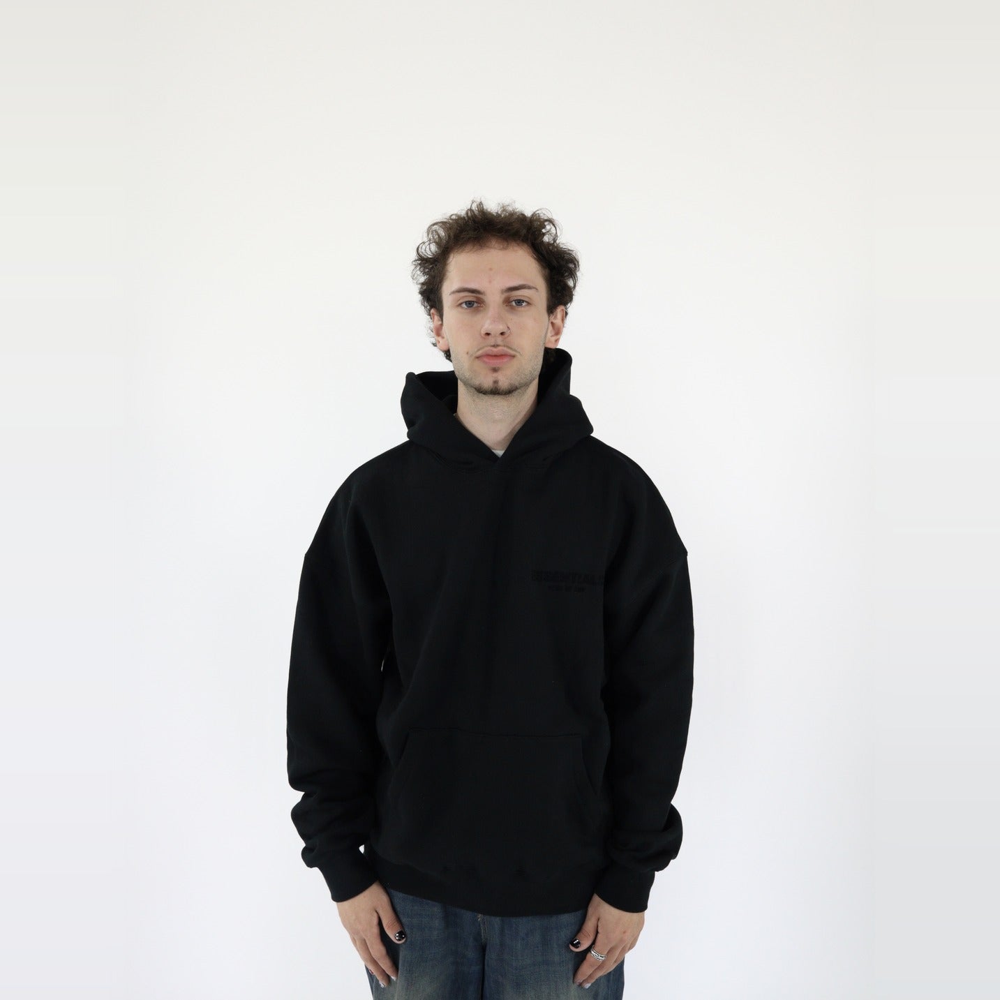 Fear of God Essentials S22 Hoodie Off Black - PIKASTORE-Clothing-Fear of God-pikastore.cz