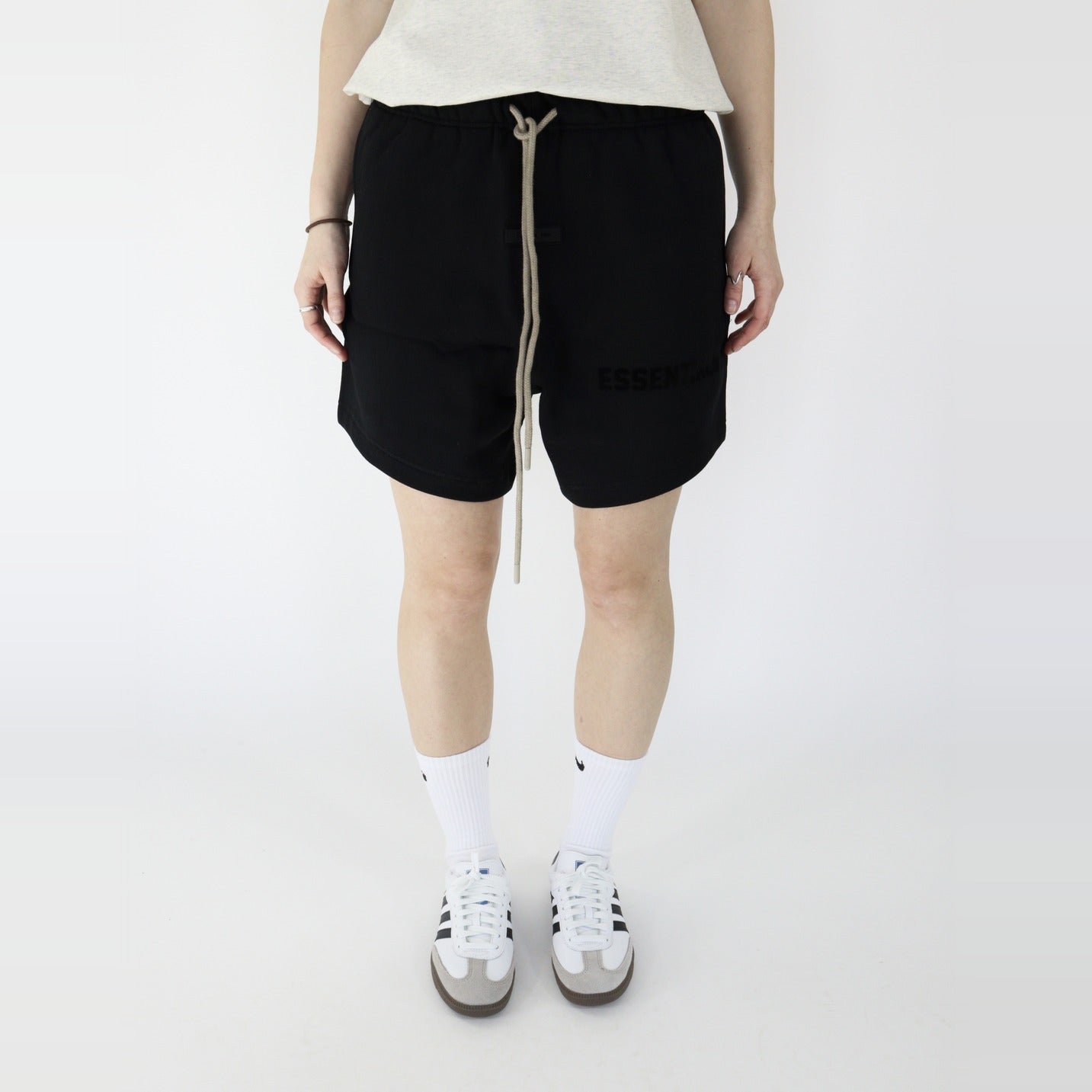 Fear of God Essentials S23 Shorts Jet Black - PIKASTORE-Clothing-Fear of God-pikastore.cz