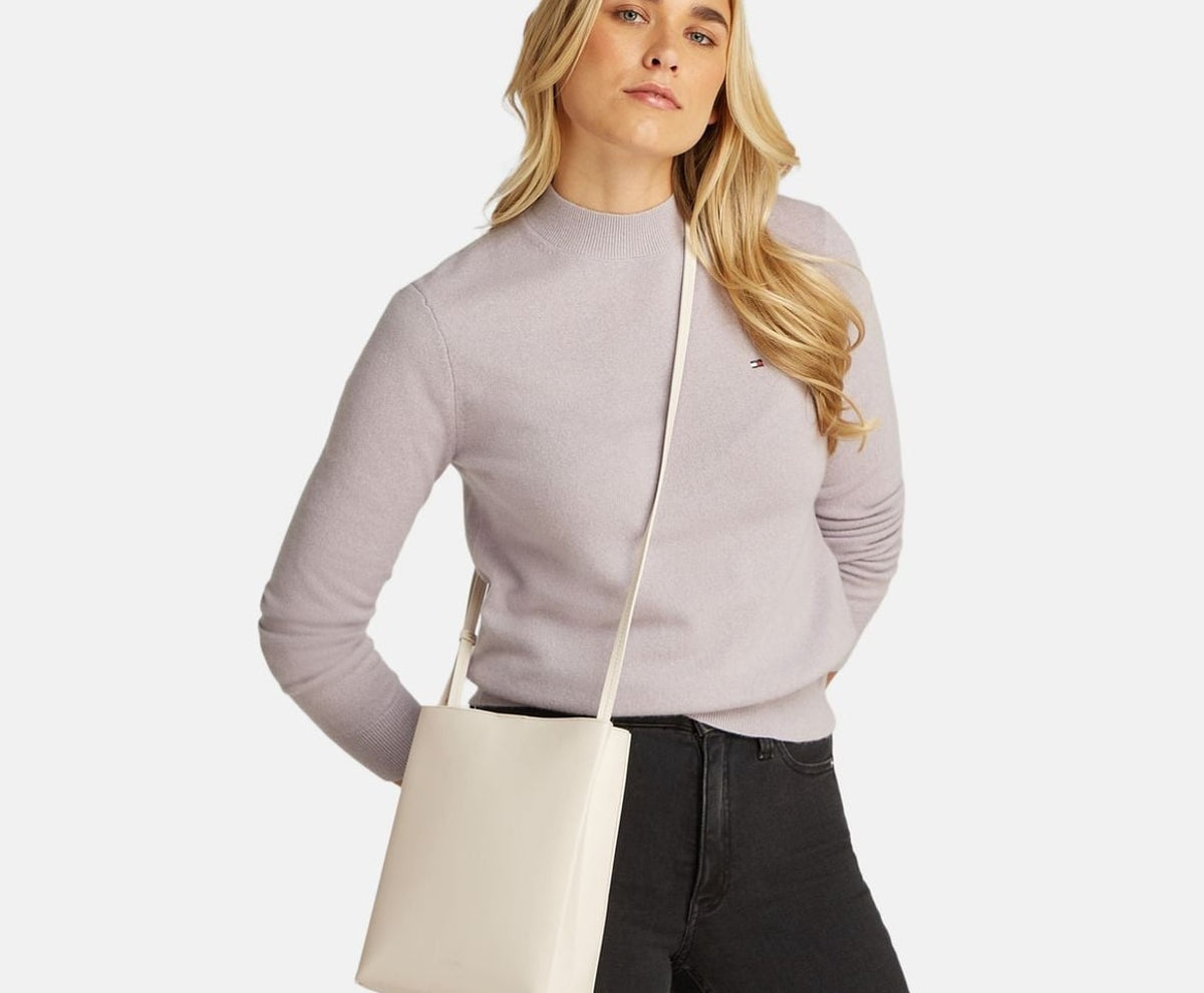Calvin Klein Leather cross body bag White – taška – fotka 5 z 5