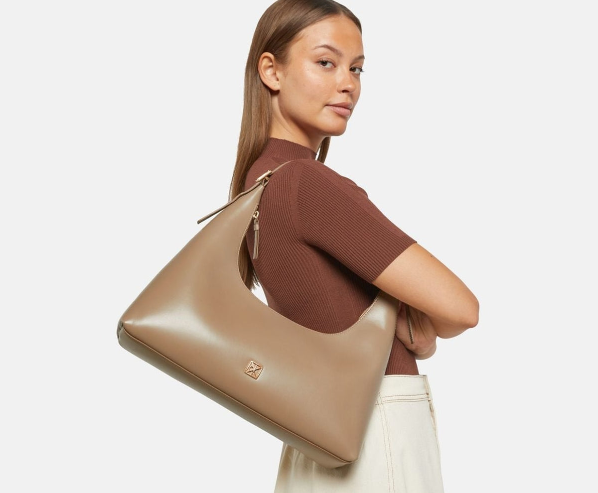 Calvin Klein Leather shoulder bag Emblem Taupe – bag – photo 5 of 5