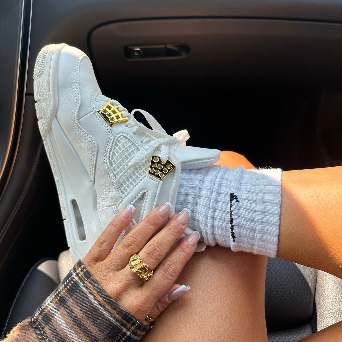 Nike Air Jordan 4 Retro Metallic Gold (Women's)-sneakers-Air Jordan-pikastore.cz