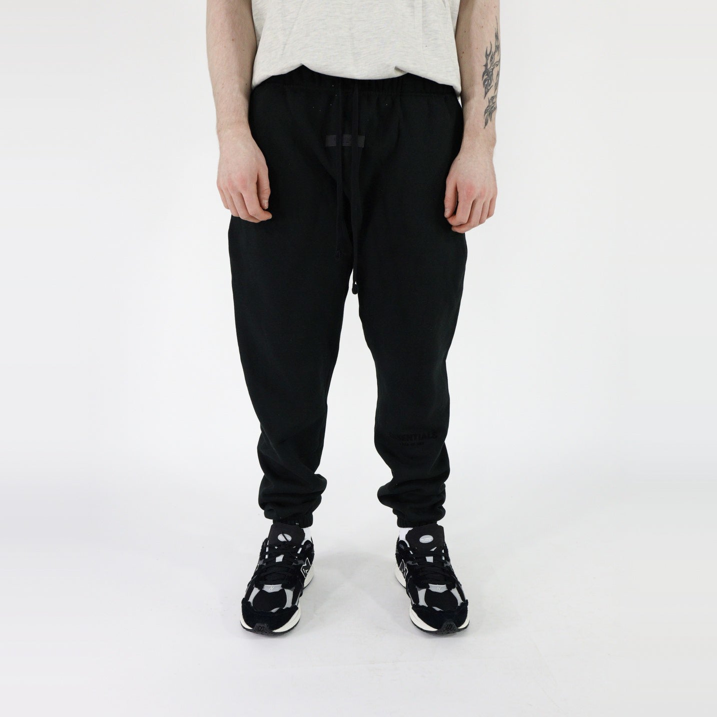 Fear of God Essentials S22 Sweatpants Black - PIKASTORE-Clothing-Fear of God-pikastore.cz
