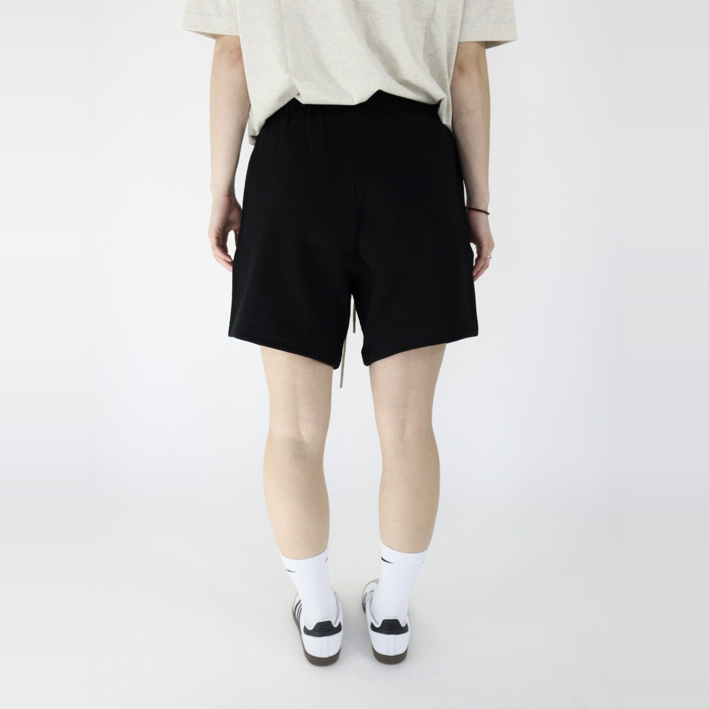 Fear of God Essentials S23 Shorts Jet Black - PIKASTORE-Clothing-Fear of God-pikastore.cz