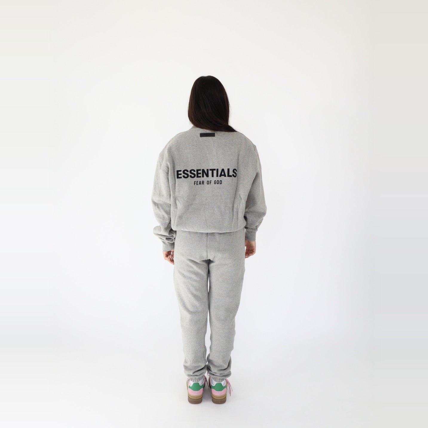 pikastore.cz - Fear of God Essentials S22 Crewneck Dark Oatmeal + S22 Sweatpants Dark Oatmeal SET-Bundle-pikastore.cz-pikastore.cz