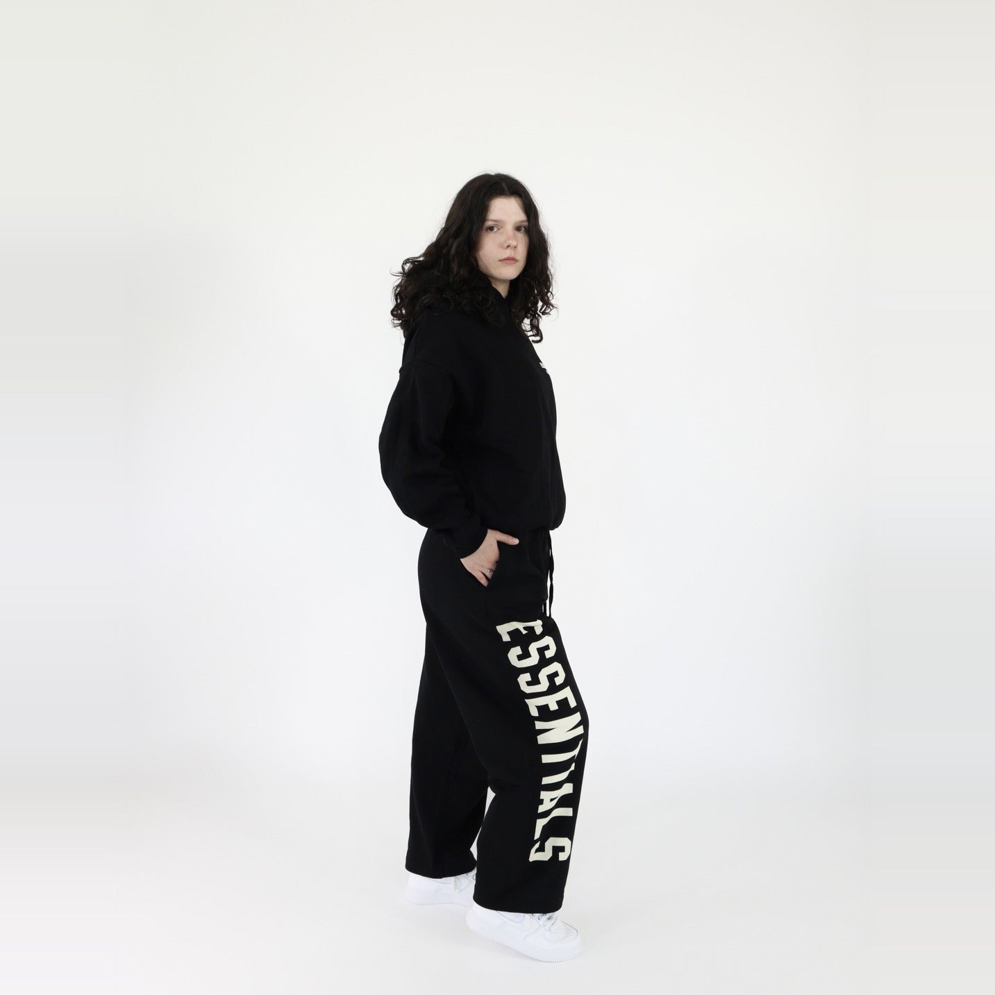 pikastore.cz - Fear of God Essentials Fleece Hoodie S24 Black + S24 Relaxed Sweatpants Black-Bundle-pikastore.cz-pikastore.cz