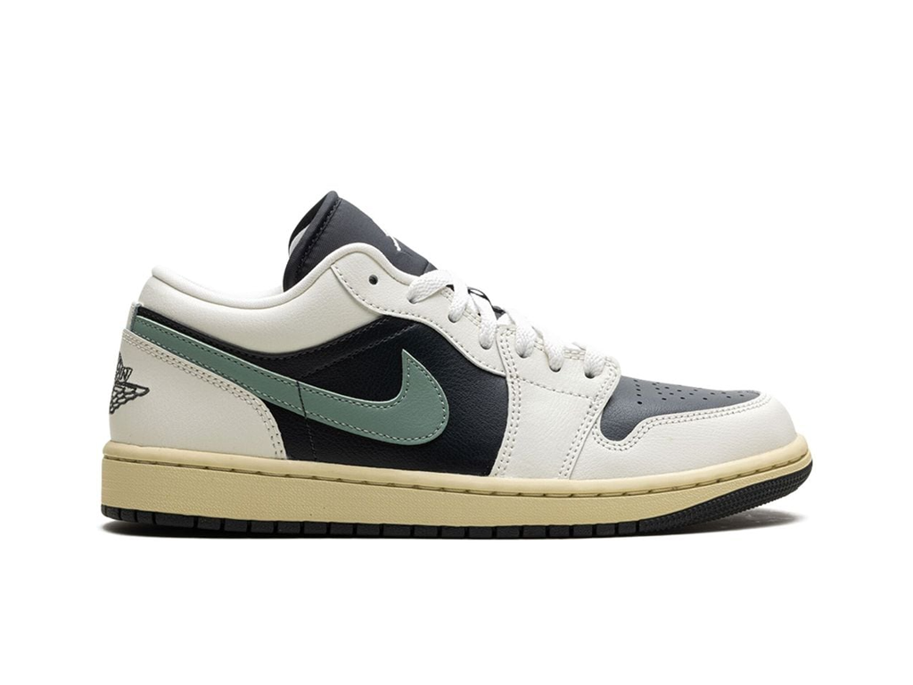 Nike Wmns Air Jordan 1 Low Jade Smoke-Air Jordan-pikastore.cz