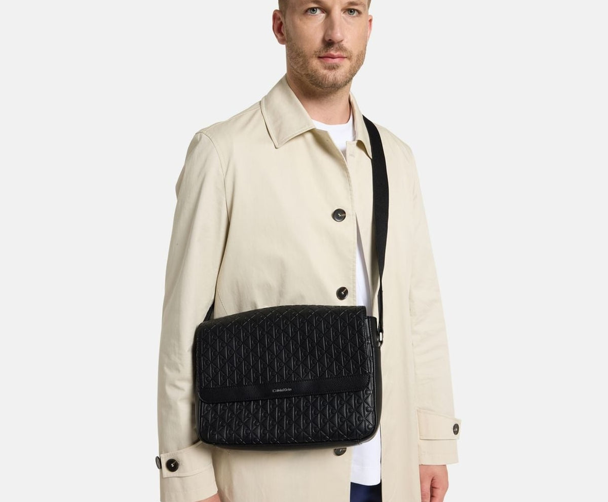 Calvin Klein Cross-body bag Emblem Black – táska – fotó 5/5