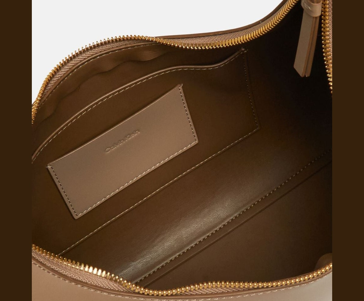 Calvin Klein Leather shoulder bag Emblem Taupe – bag – photo 3 of 5